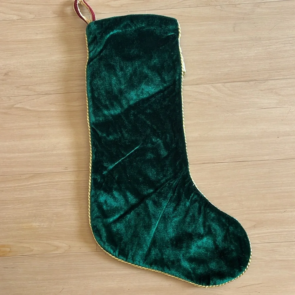 NWOT CREATIVE DESIGN ELEGANT VELVET HANGING CHRISTMAS STOCKING CREAM GREEN